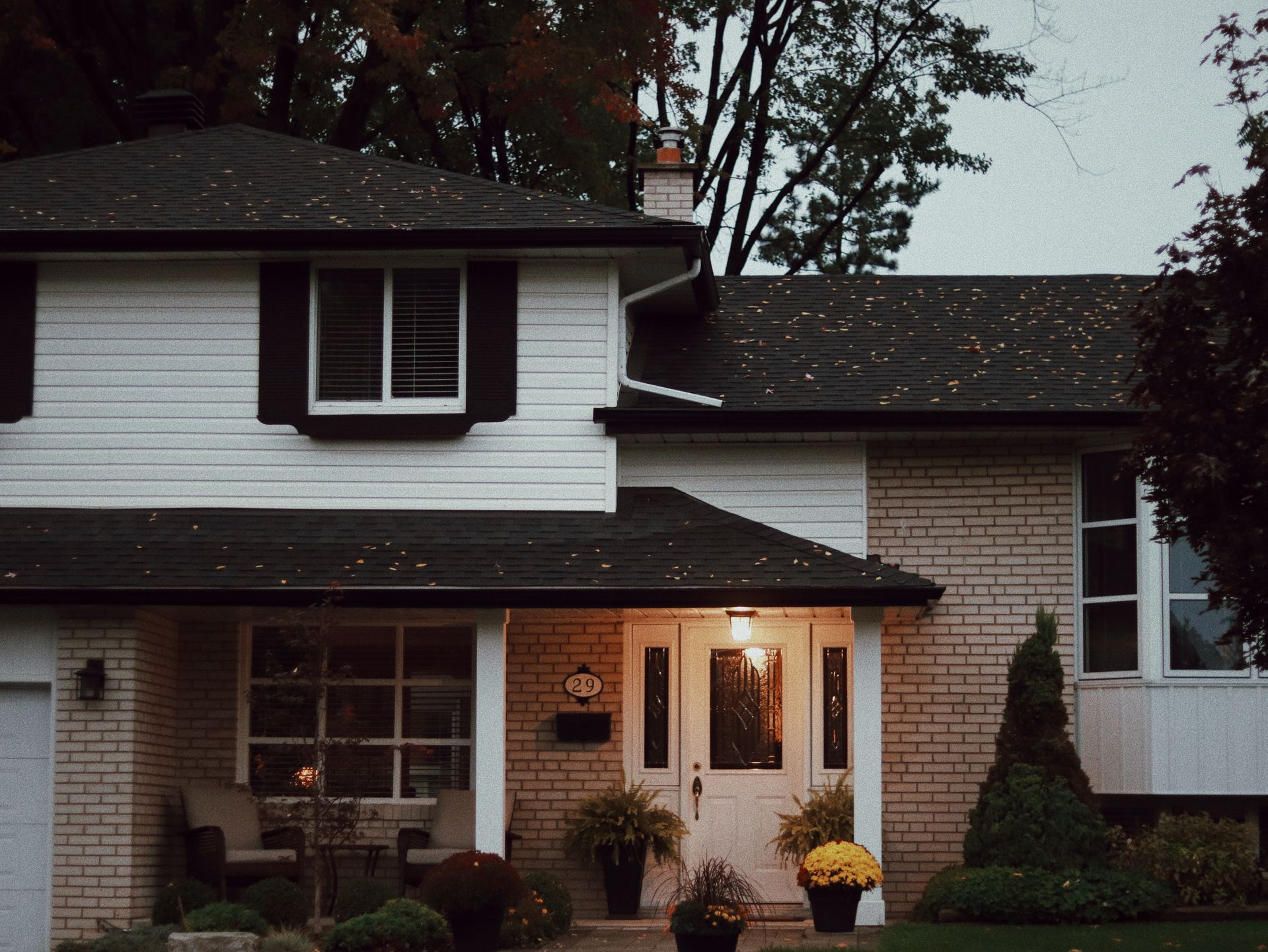 How to Make a Competitive Offer Without Overpaying